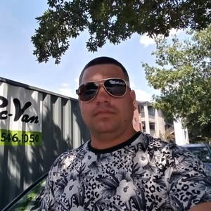 Meet your Posher, Yoan